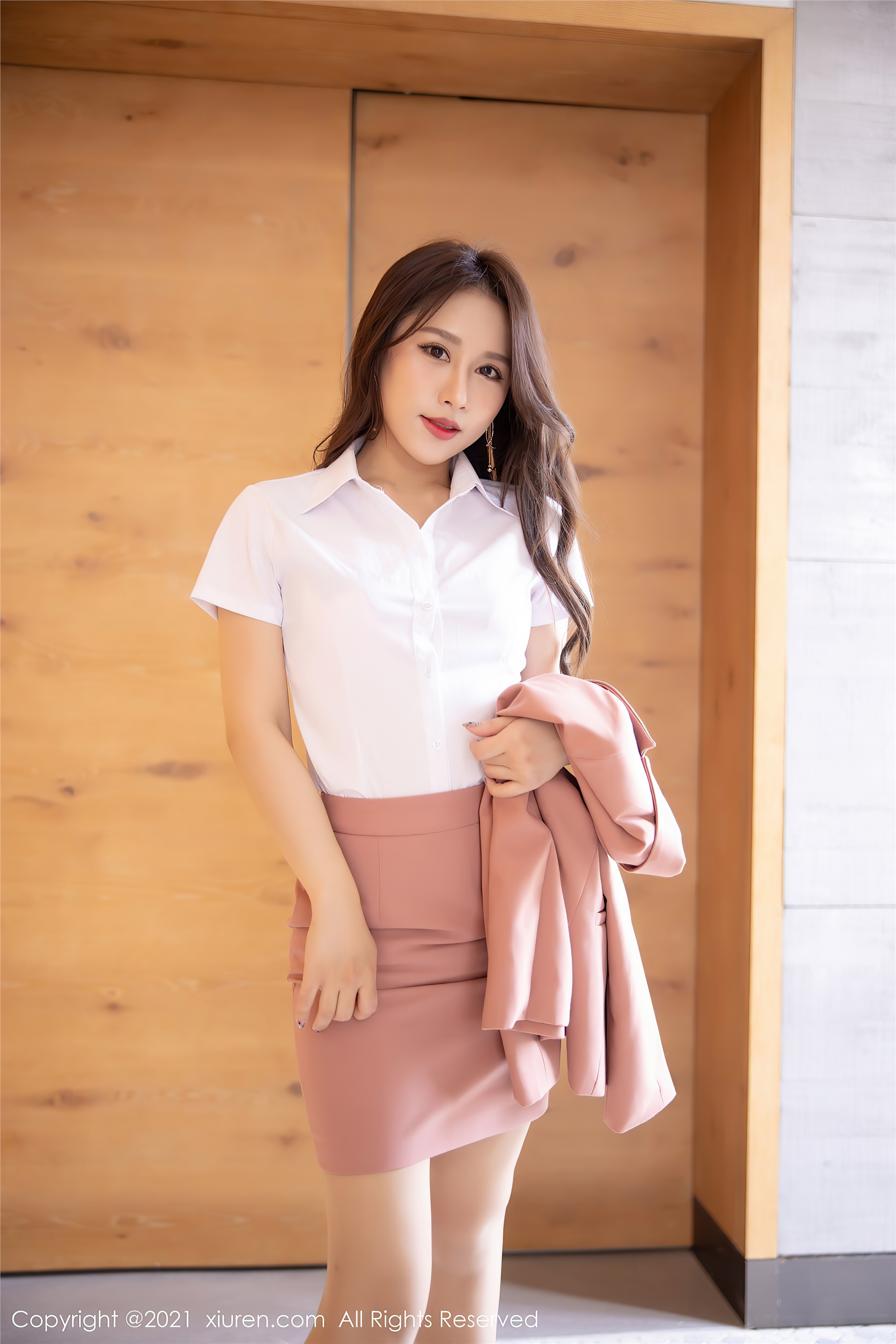 XiuRen秀人网  2021.03.15 No.3202 徐安安 制服 美腿